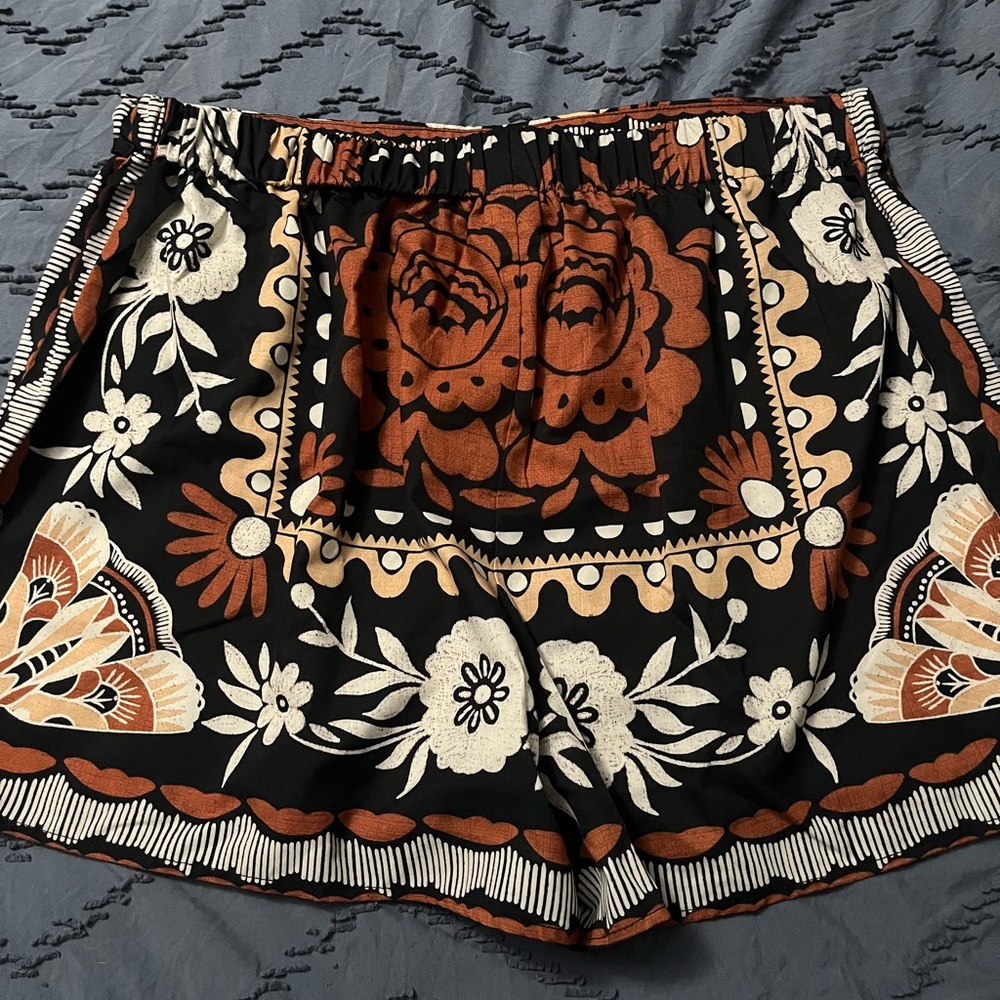 SHEIN Black and Orange Patterned Skort - Picture 5 of 5